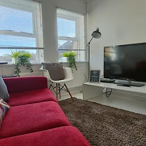 https://2-bed-functional-house-close-to-manor-park-train-station.cambridgehotelsuk.com