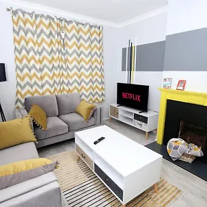 3-bed House With Parking Near O2 London