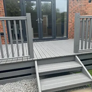 https://newland-park-bungalow-free-parking-free-wi-fi.yorkshirehotels.net